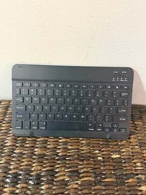 Ultra-Slim Portable Bluetooth Wireless Keyboard for Tablet and Smartphone